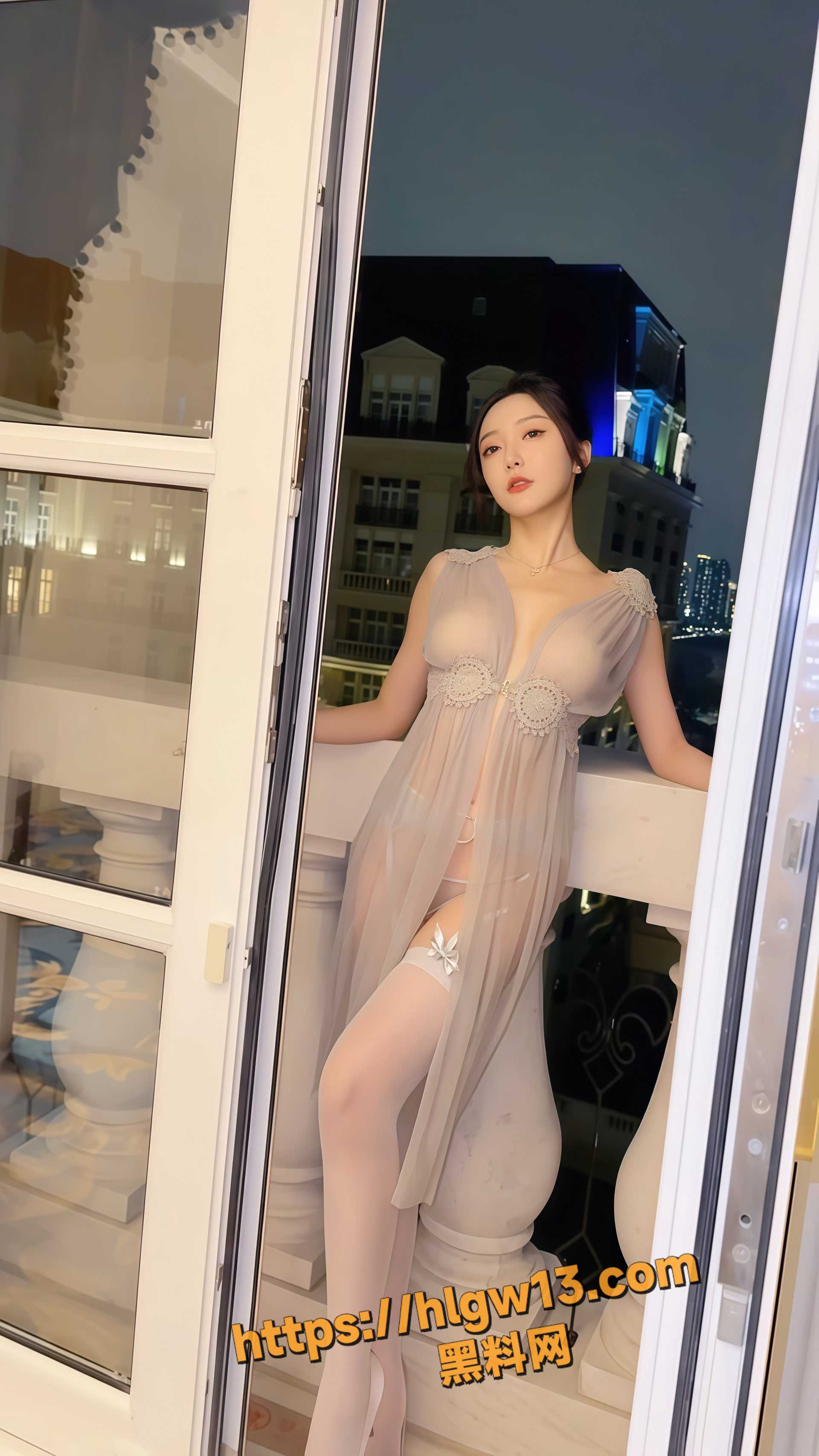 秀人网模特 王馨瑶 海南别墅薄纱大尺度写真 粉嫩骚逼湿透勾引 极品奶子晃荡诱惑无人能挡！