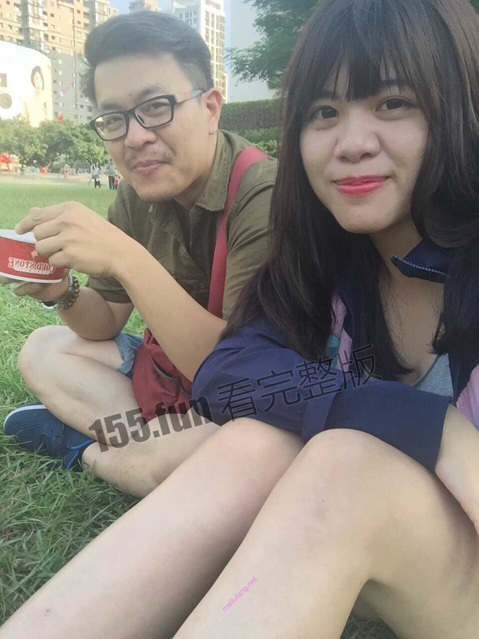 【云盘破解】巨乳人妻与老公日常不雅自拍 戴眼镜舔鸡巴的样子真反差
