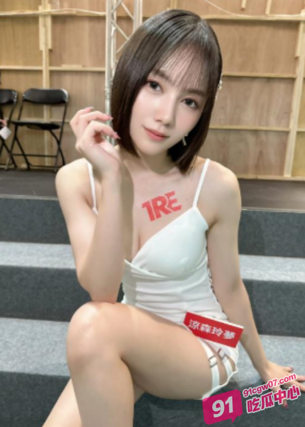 深夜撸管推荐～背着父母成为哥哥的性奴 白嫩屁股被强制灌精猛肏 全程爽点！ 配图