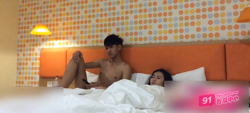 600包夜寂寞少妇 主动上床等待被干 家人们觉得值吗？