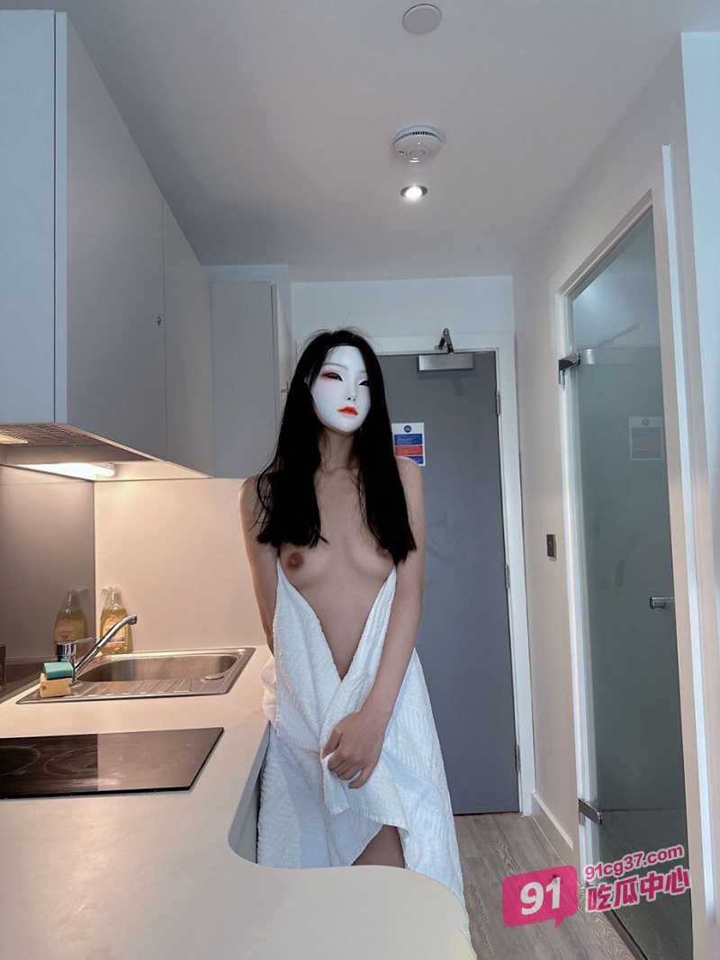 推特纯欲天花板 长腿黑丝展示诱人身材 在线让你口水直流！