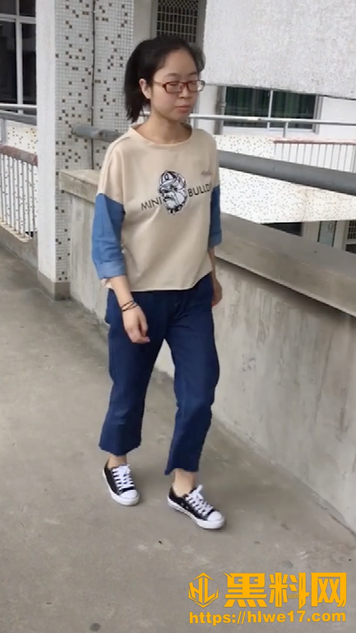 湖南师范学院教学楼女厕 高清前景偷拍 粉粉嫩嫩的鲍鱼超级诱人