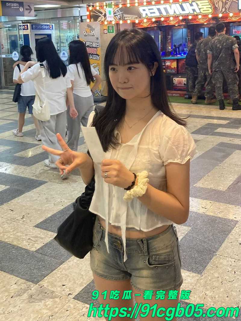 清纯高三嫩妹刘花 宿舍自拍视频流出曝光 微胖身材大奶吸睛 浓密阴毛配粉嫩骚穴展示得毫无保留!