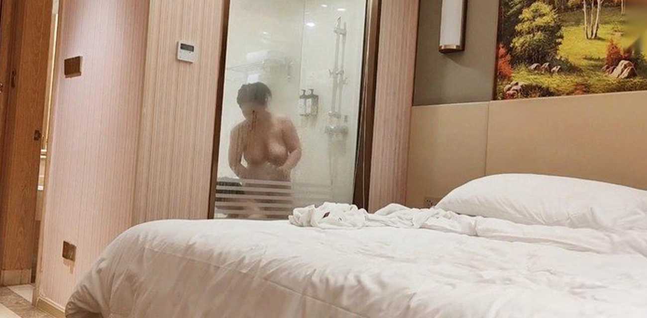 海角大神妈妈的味道新作 时隔两年终于把这个巨乳少妇操了 奶子一甩一甩的真爽!
