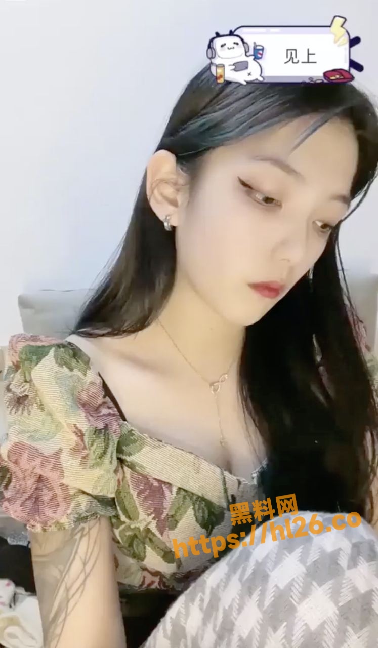 B站 黑丝小妈 直播双视角裸露+私拍福利在此献出！极品丝袜的色诱绝逼带劲！