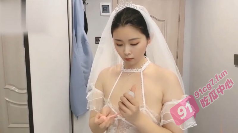 明星推荐～巨星性体验 一线女明星宋轶身穿婚纱 展露娇嫩酮体 屁眼里塞肛塞 被干的嗷嗷叫！