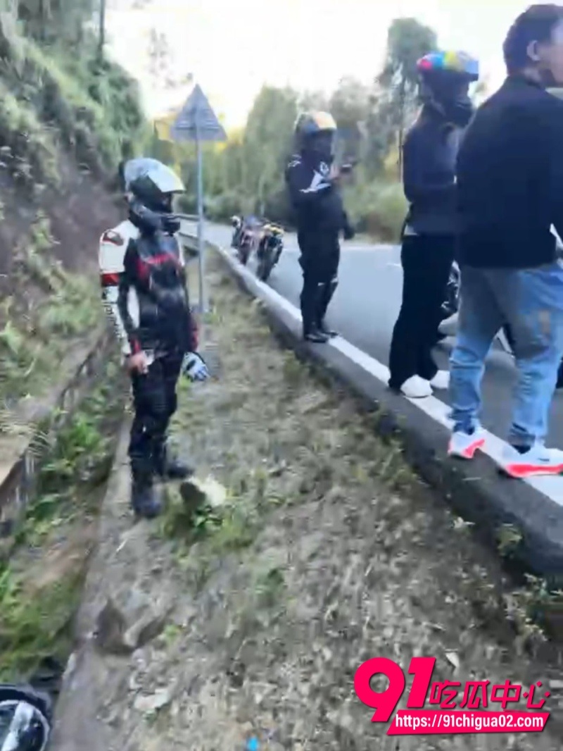 桂山袁聪摔车 估计腰已经断了4
