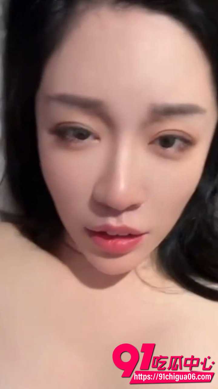 顶级颜值少妇携19岁清纯女儿争抢老公粗硬鸡巴2 顶级颜值少妇携19岁清纯女儿争抢老公粗硬鸡巴2