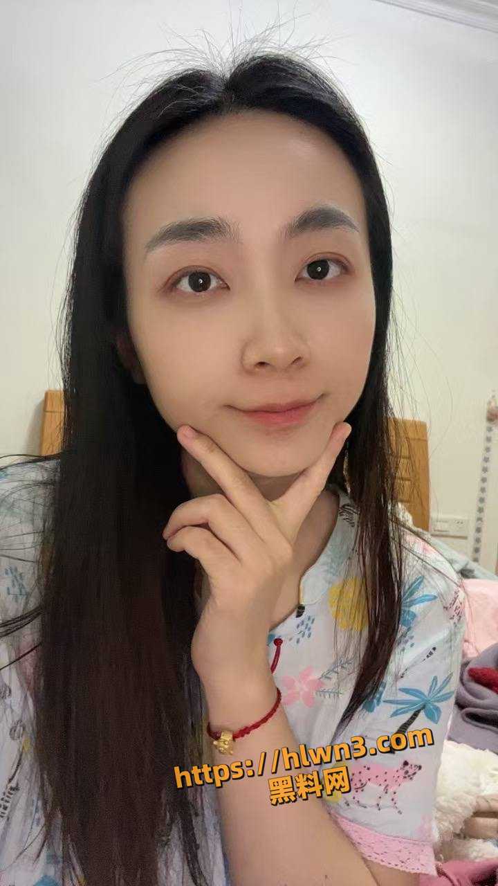 山东泰山已婚小少妇喜欢刺激爱上了出轨 杨薇娜 老公为了养家远走他国上班 留在家里看家不成却被偷了家！