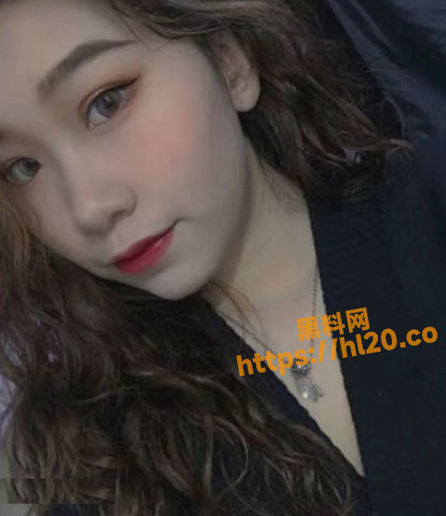 湖南文理学院学姐【刘斯霞】和前男友不雅资源遭泄漏，无套内射骚话连篇 绝对反差中的极品！！
