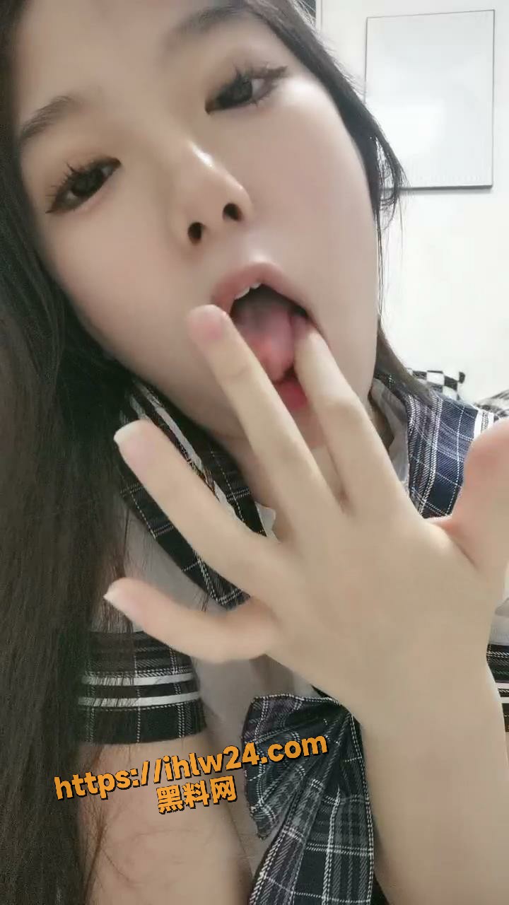 十九岁尤物反差学生妹居家发骚自慰 清纯的外表下是淫荡母狗的化身！