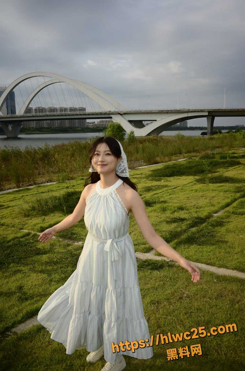 浙江清纯大学生 丁熏 清纯少女变淫荡娇娃 与学长大尺度性爱视频遭曝光