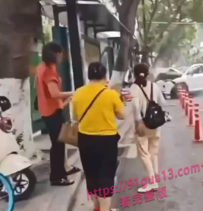 广州64岁司机低头玩手机酿出灿烈车祸！3死3伤现场视频曝光！血腥慎点！ 配图5