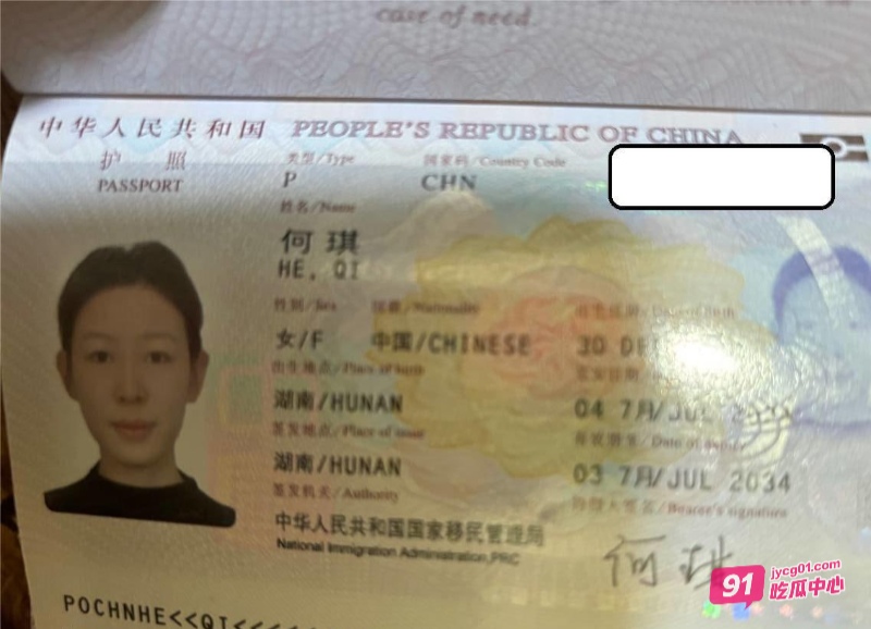 快手网红何琪出轨被曝 背着男友出国旅游 开启榨精之旅～