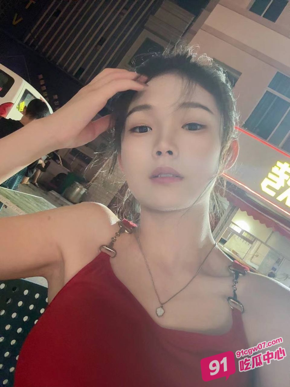 海角乱伦大神 善良的小嫂子新作 在我哥的床上爆操嫂子 真他娘的带劲 配图3