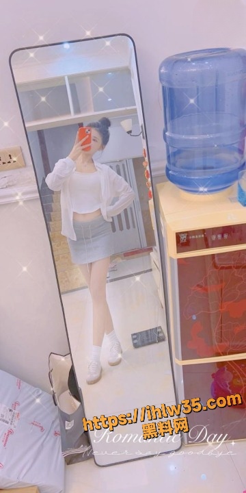 海角社区 女儿小亚的故事 和女儿许久没缠绵 途中她闺蜜突然打电话过来 惊险又刺激
