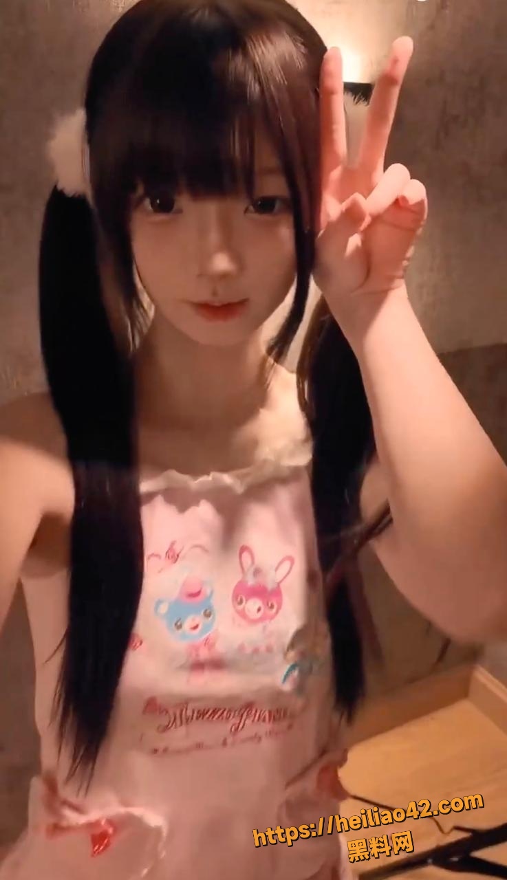 双马尾高颜值精神小妹 与富哥们好兄弟3P大战 前后夹击后入抽插高潮迭起！