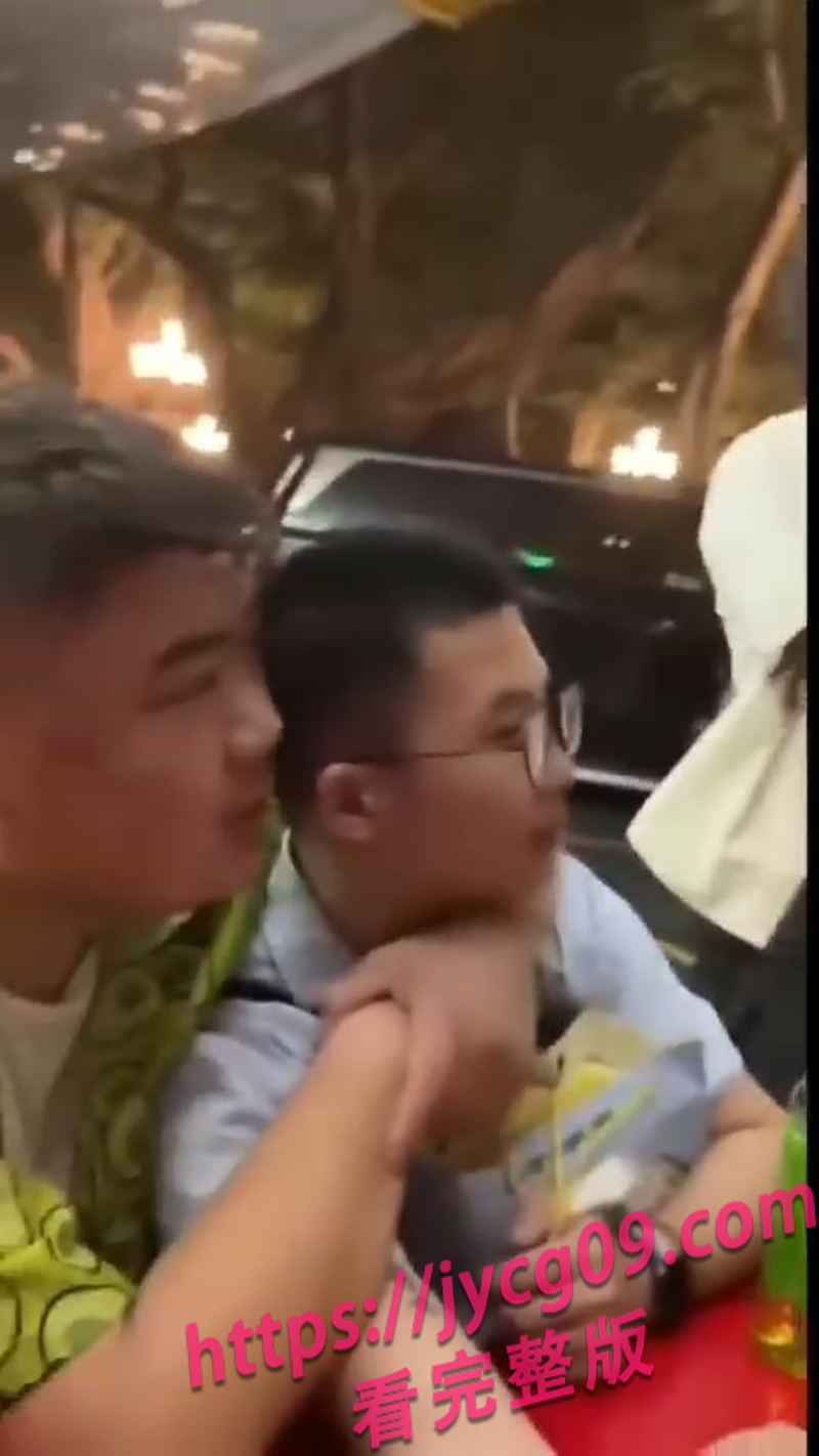 是爱还是冒犯？广东街头男男热吻事件引多方讨论 配图4