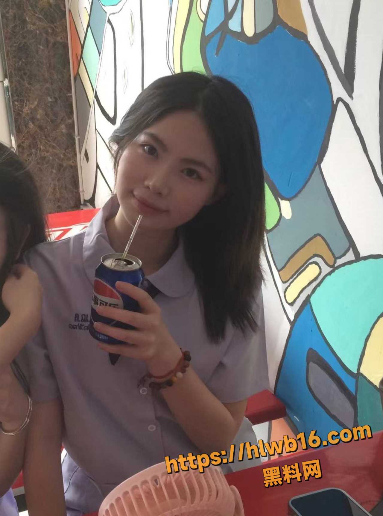 美丽的女老师 开始用祈求的眼神看着我 很期待我的插入 长篇图文详细解读 超级劲爆！ 配图