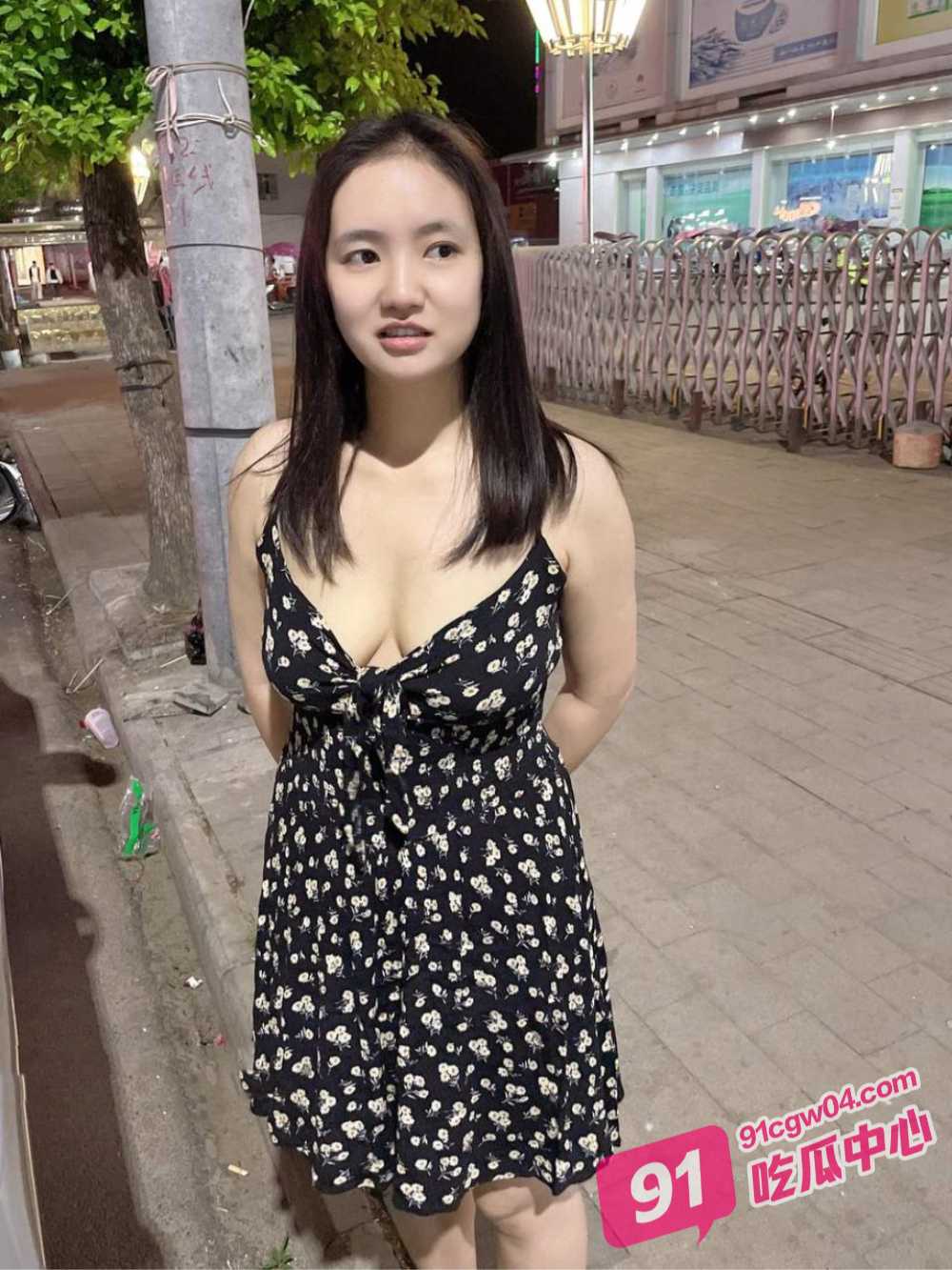 搬运顶级绿帽狠人 广州雪白大奶美骚妻娅娅私拍 商场户外露出 单男3P全程露脸! 配图5