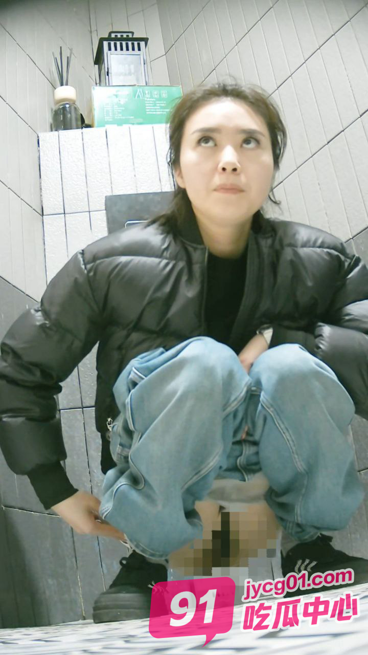 商场女厕全方位偷拍各种美女 碰到极品白虎一枚～ 配图2