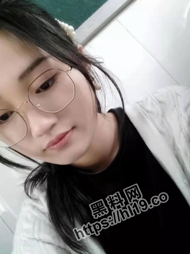 00后淫荡小骚货玩网调被肆意玩弄，学习不好网调却玩得真尼玛6！