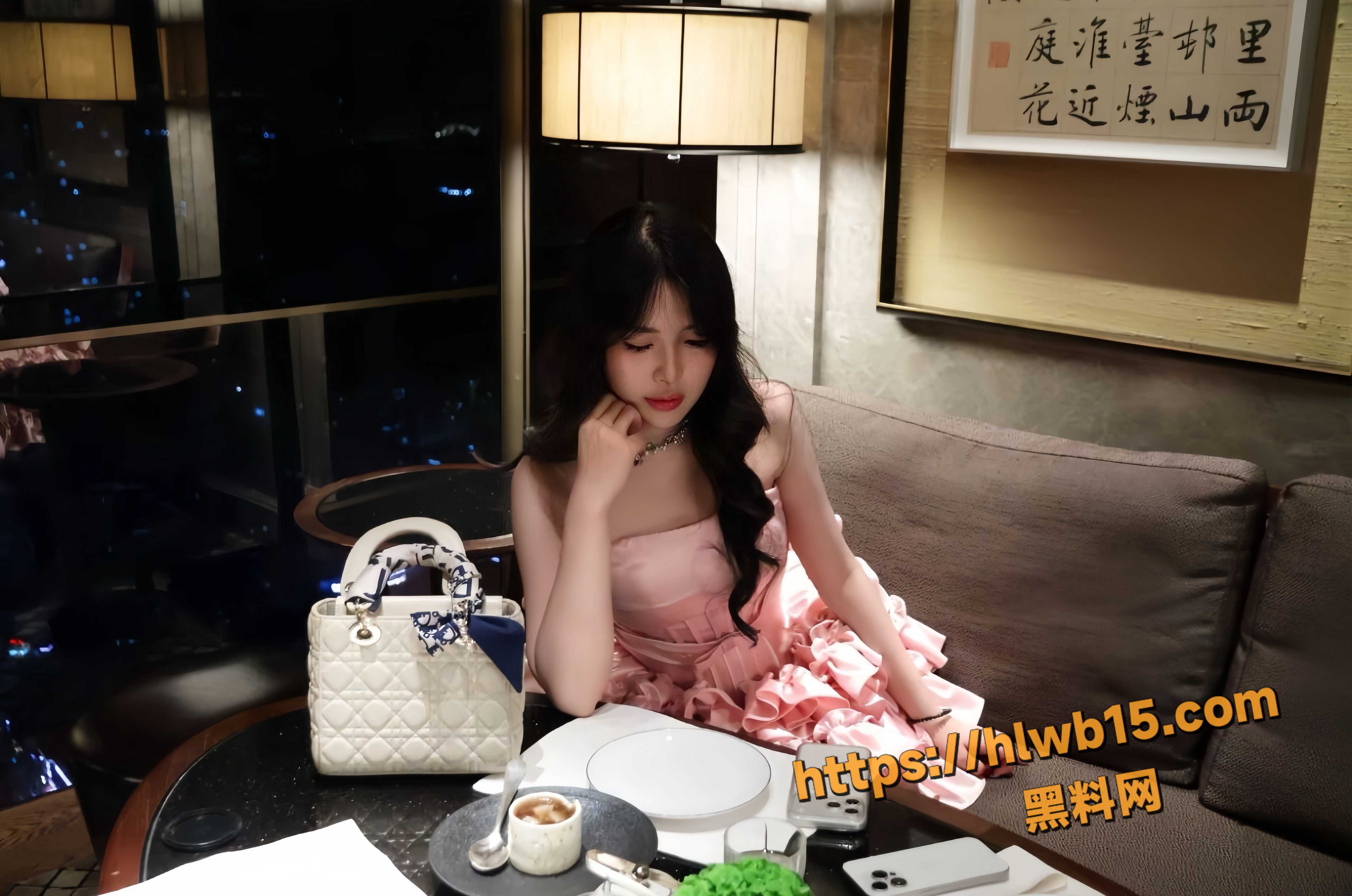 广州美术学院艺术生 王语汐 与男友性爱视频泄密 露脸口交骑乘做爱 浪荡模样超反差！