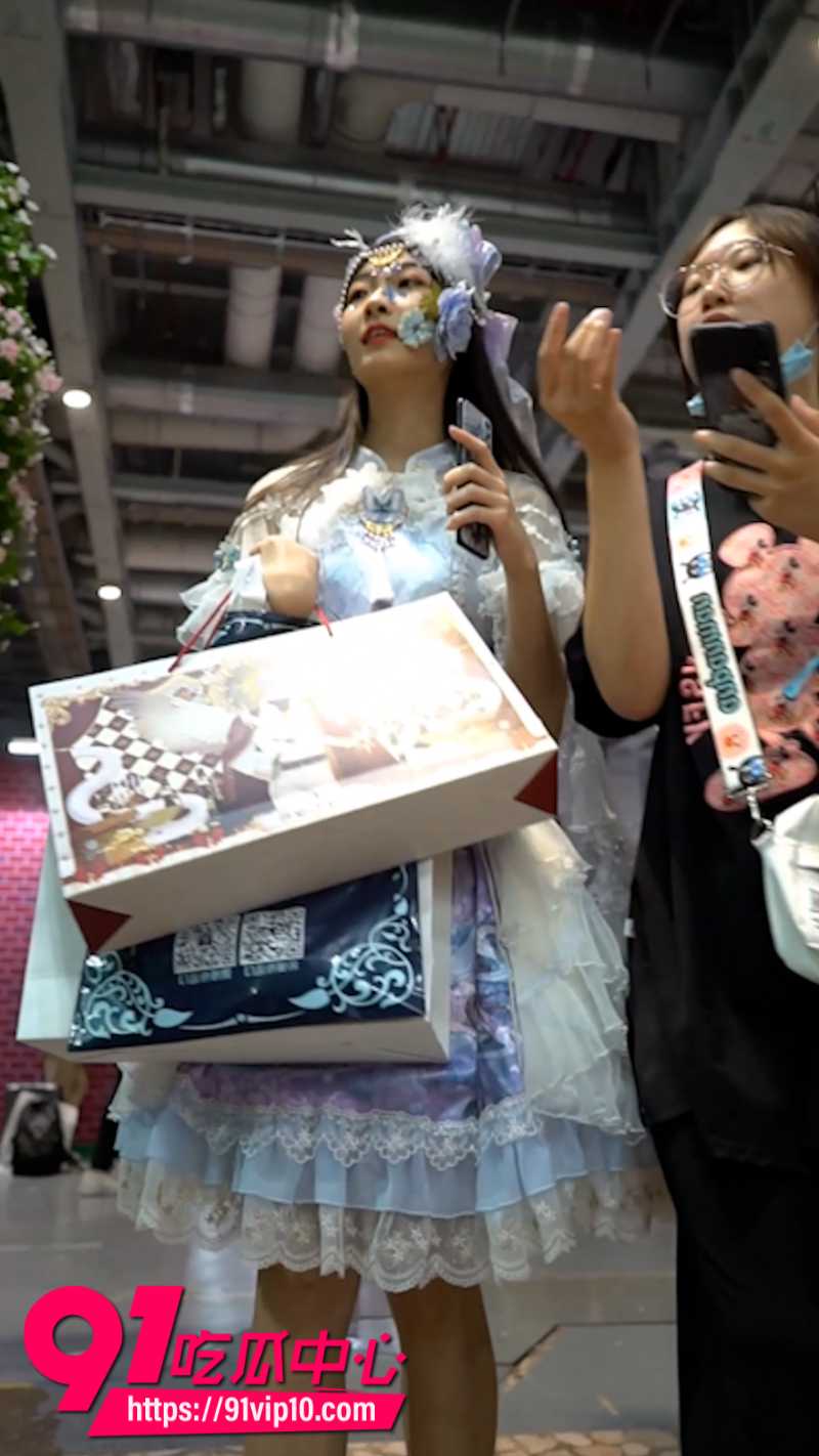 抄底大神漫展抄底蓝洛丽塔银高跟精致小仙女1