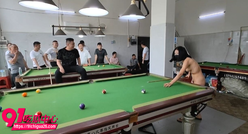 户外露出博主cikaimoon台球厅全裸4
