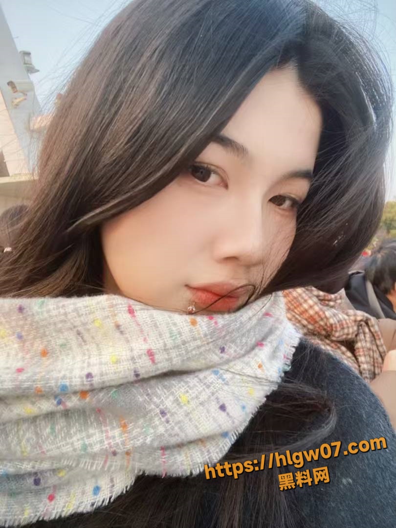 吉林大学大三张颖 道具自慰特写镜头直击阴蒂与道具 娇喘声高亢销魂 完美呈现学生妹的极致诱惑！