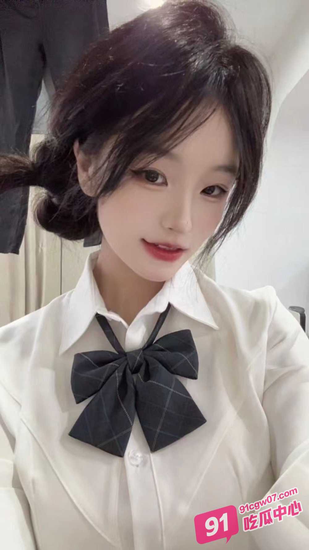 日本真实街头小混混 铁链锁少女在路边栏杆上 又扣逼又拍照~