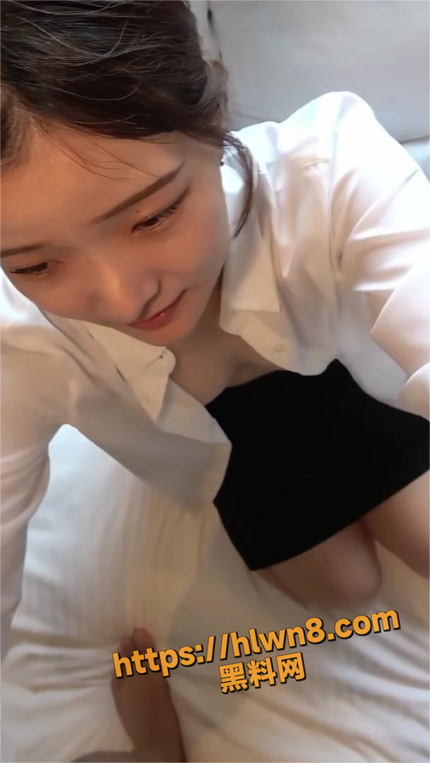 包臀裙能否包住你的屌 邻家甜美爆乳反差主管被公司老总拿下 各种姿势猛猛干！