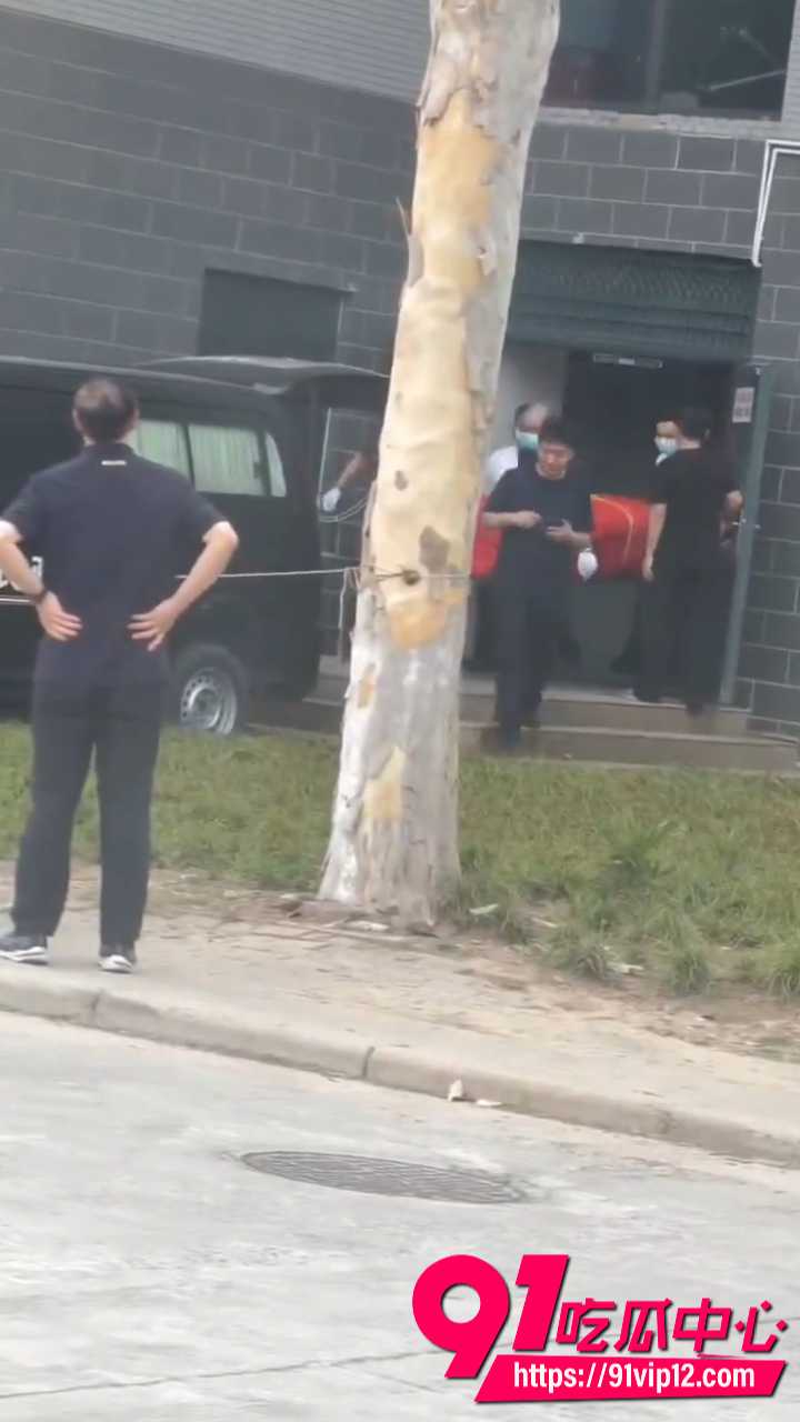 河南牧业经济学院龙子湖校区女生宿舍持刀伤人事件 网传两人寝室互砍致1死1伤