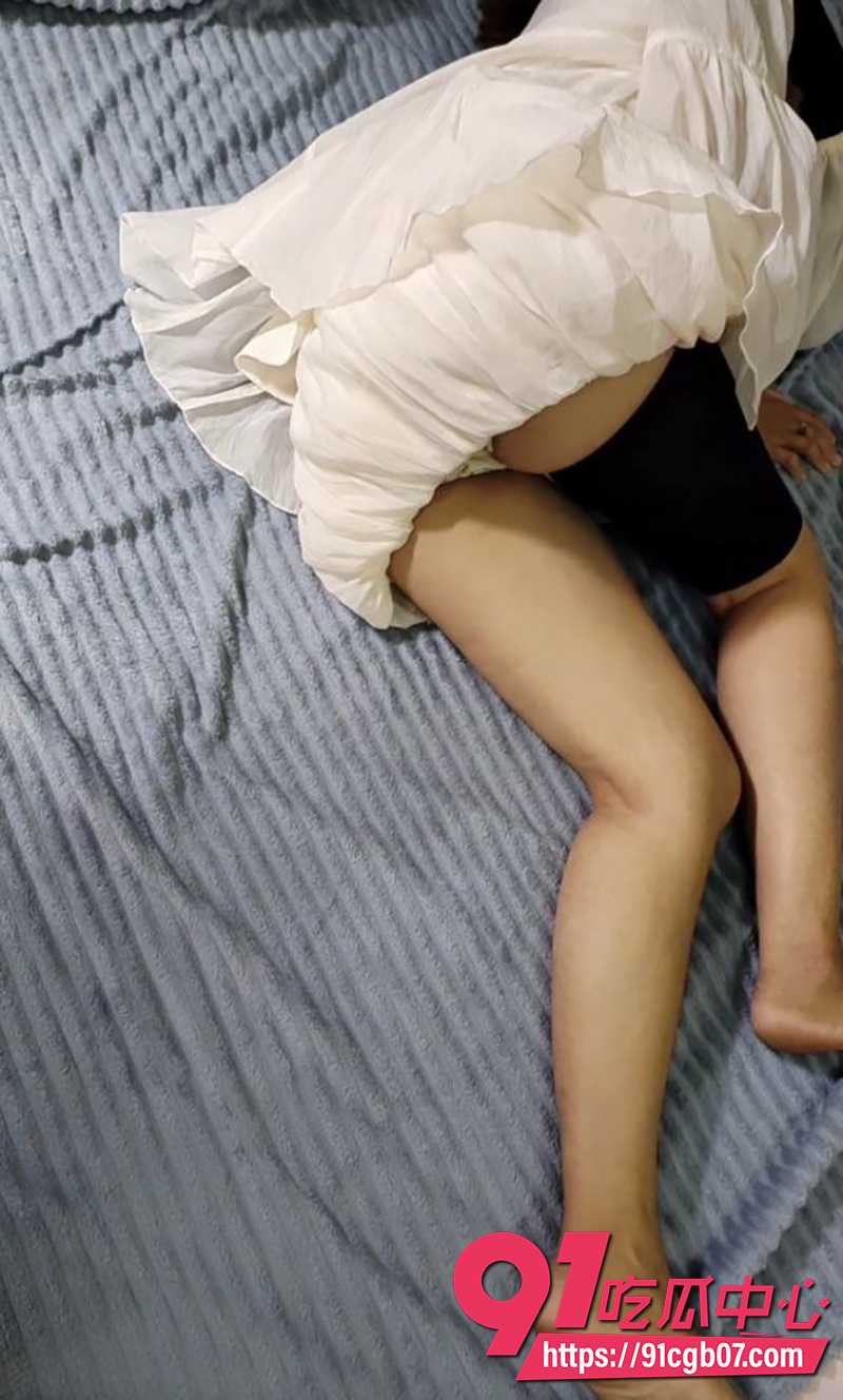 海角叔嫂乱伦 寂寞小叔子勾搭嫂子疯狂偷情 恰好嫂子饥渴难耐 翻云覆雨激情做爱!