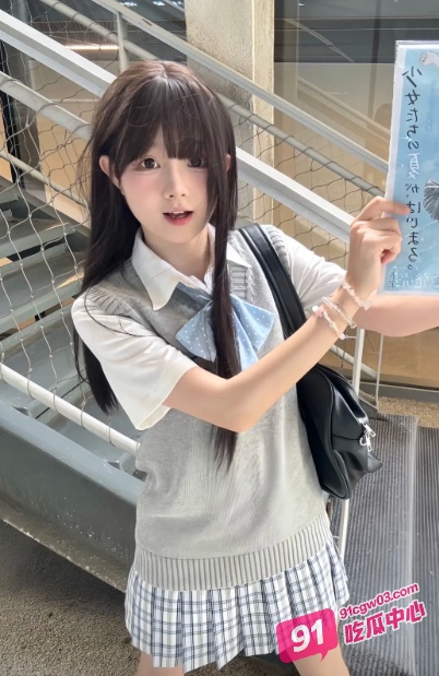 jk萝莉茶茶和男友自拍小视频合集收录 素人蓝发JK萝莉自摄精品不容错过！