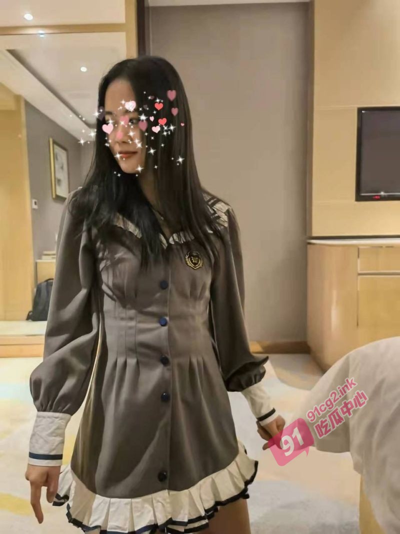 眼镜反差女警花～竟让金主如此调教玩sm 丰满翘臀被后入狂扇！