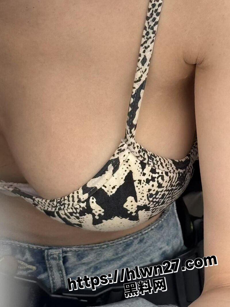 义务骑行媛 喵喵大量不雅视频流出 滴蜡颜射人前露出骚到极致 纹身实锤本人无疑！