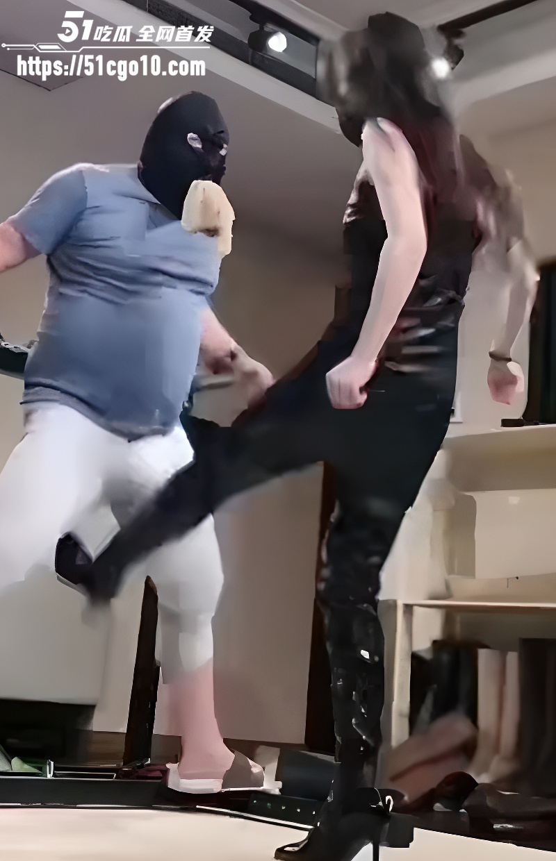 极品女王身穿黑丝调教 6