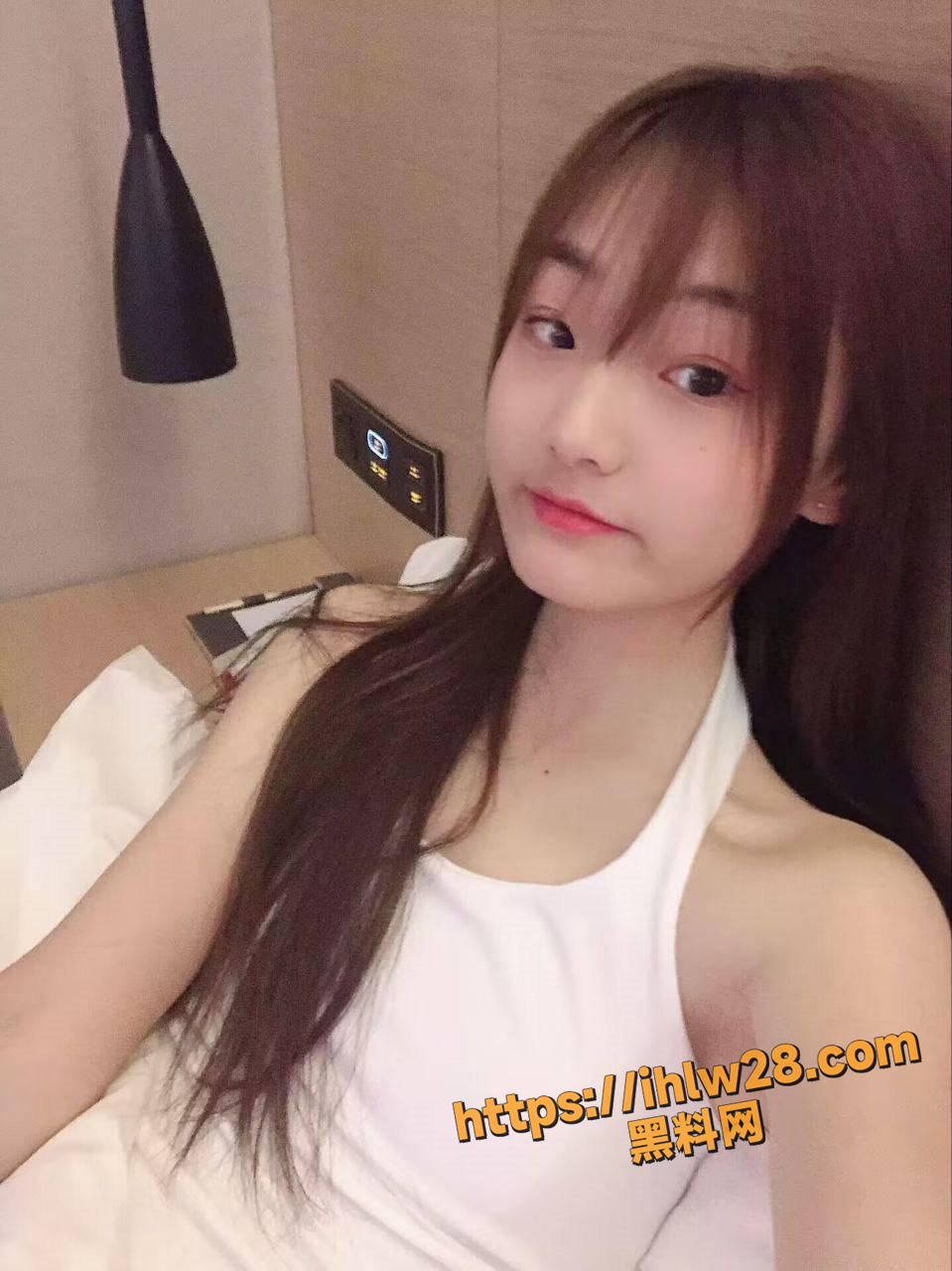 古灵精怪的陪玩小妹妹 汽车上黑丝反差忧郁眼神 宾馆里无套输出害羞淫叫！