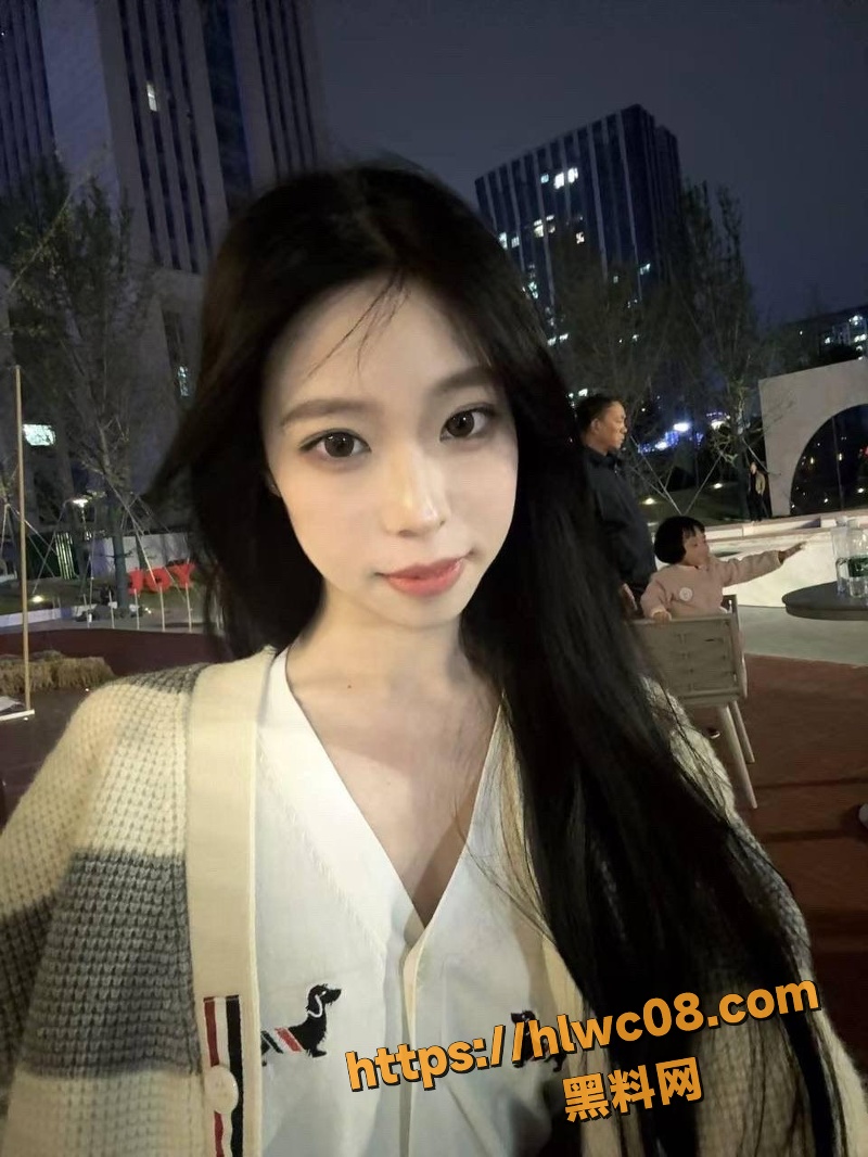 长沙反差少女 范安琦 私下竟淫荡吃鸡被无良前男友曝光 瞬间变成小骚货