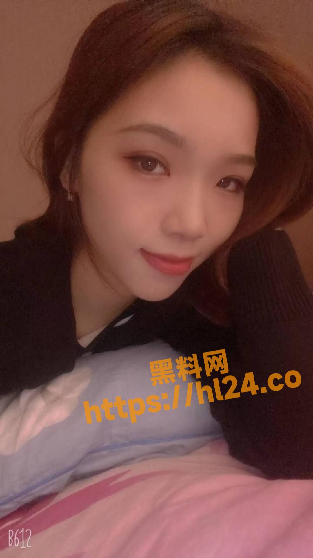 模特出身的妻子背着老公拍人体写真 被老公发现后选择曝光