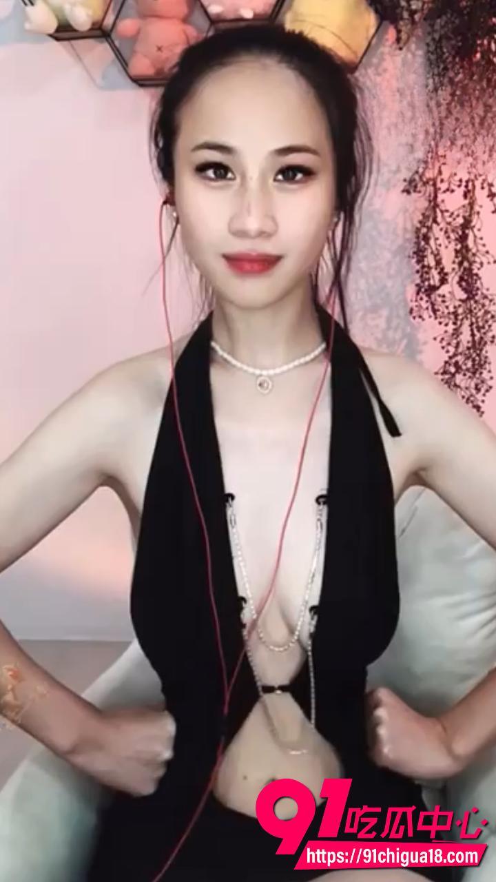 BIGO女神秋秋私密直播尺度炸裂5