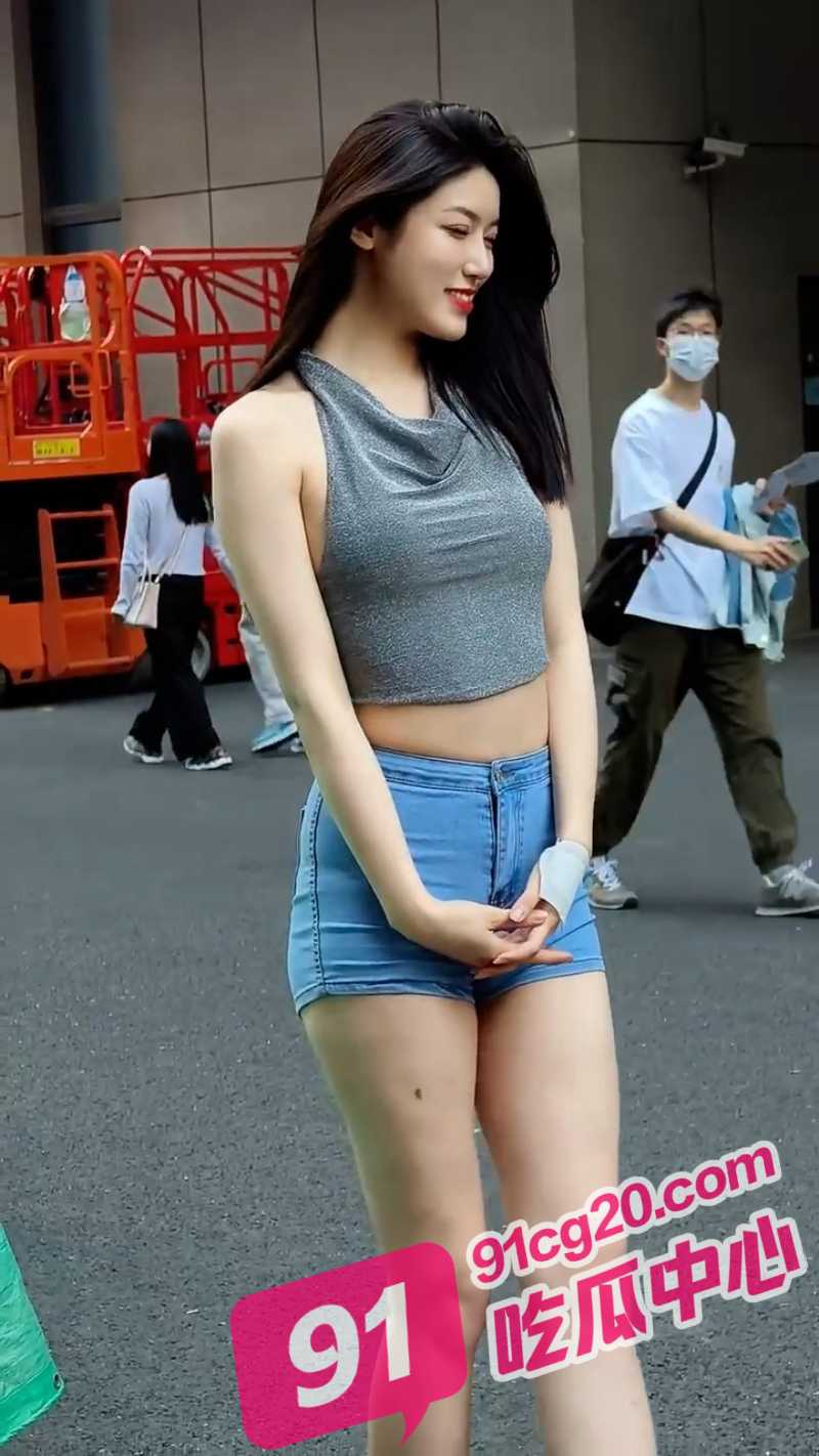 成都车展夺命小乌苏 性感知性惹人爱！
