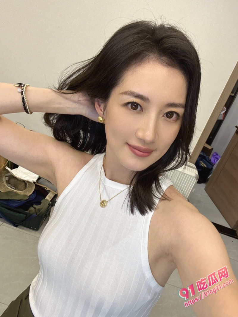 叔嫂乱伦之小叔子调教骚嫂子 竟在大哥的婚床上翻滚后入！ 配图2