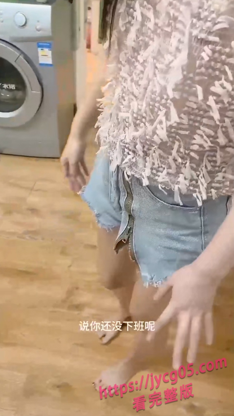 “灯坏了能帮我看看吗？”性感女租客深夜请求 画面逐渐失控！