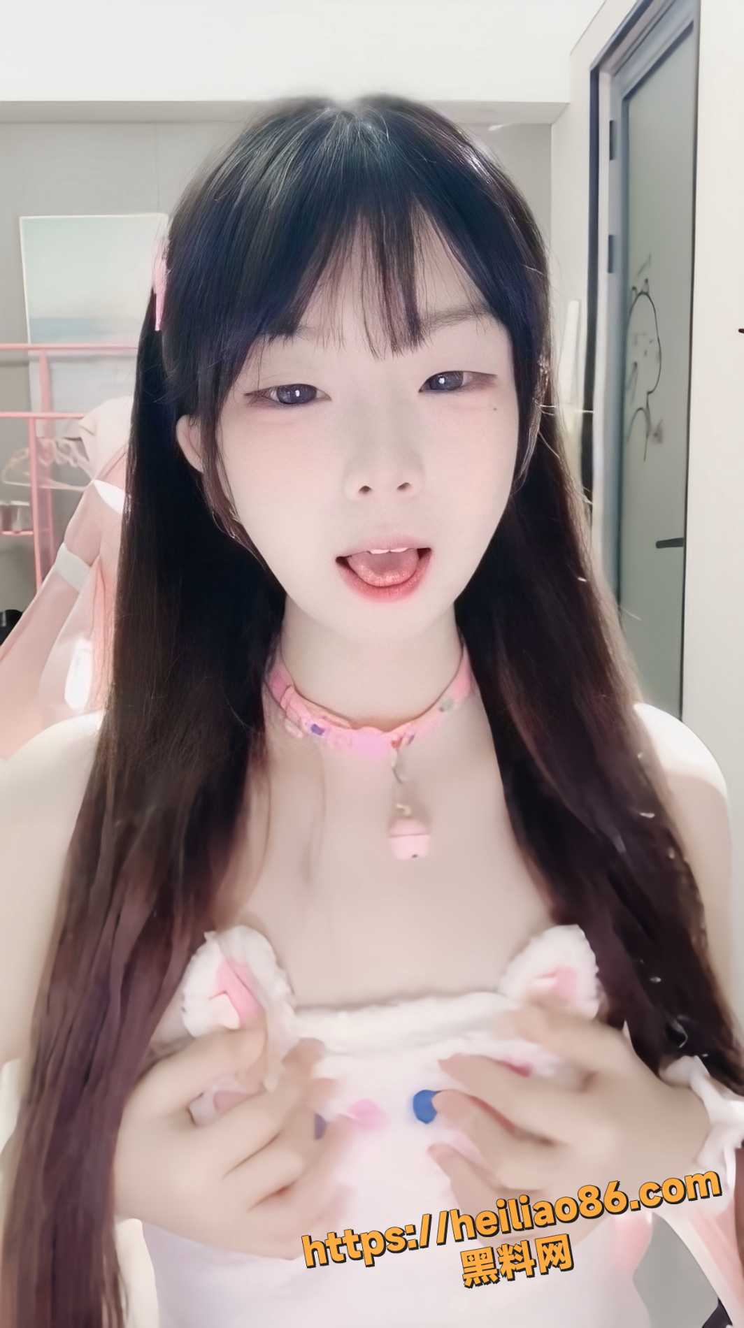 极品萝莉主播 呆呆萝 直播自慰玩弄粉嫩小穴 甜美长相反差到爆！