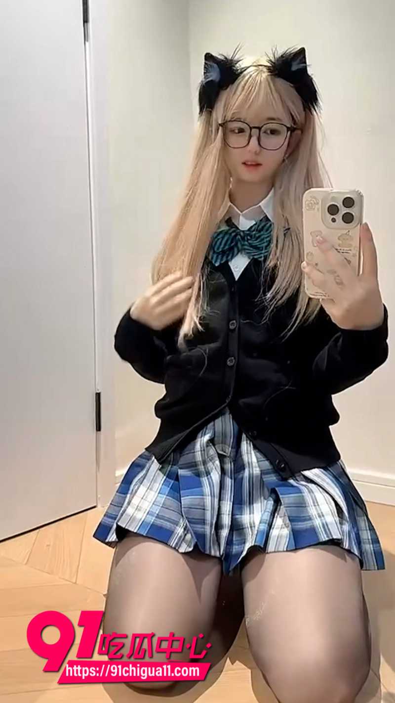 高颜值反差少女美羊羊桑大尺度福利视频曝光15 高颜值反差少女美羊羊桑大尺度福利视频曝光15
