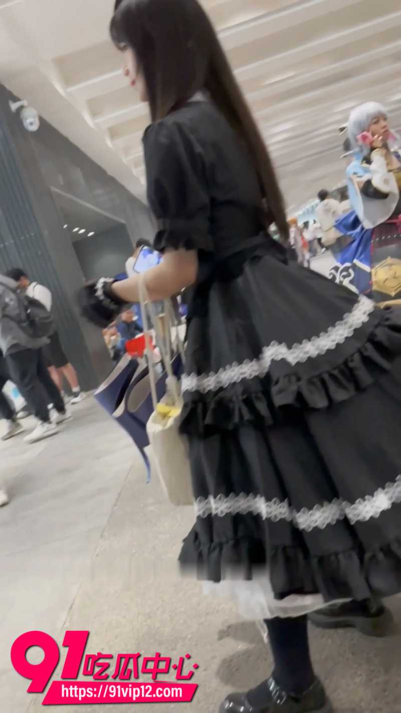抄底大神漫展尾随女COSER偷拍最新作品2