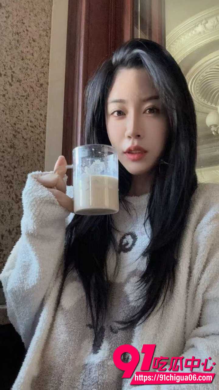 顶级颜值少妇携19岁清纯女儿争抢老公粗硬鸡巴8 顶级颜值少妇携19岁清纯女儿争抢老公粗硬鸡巴8