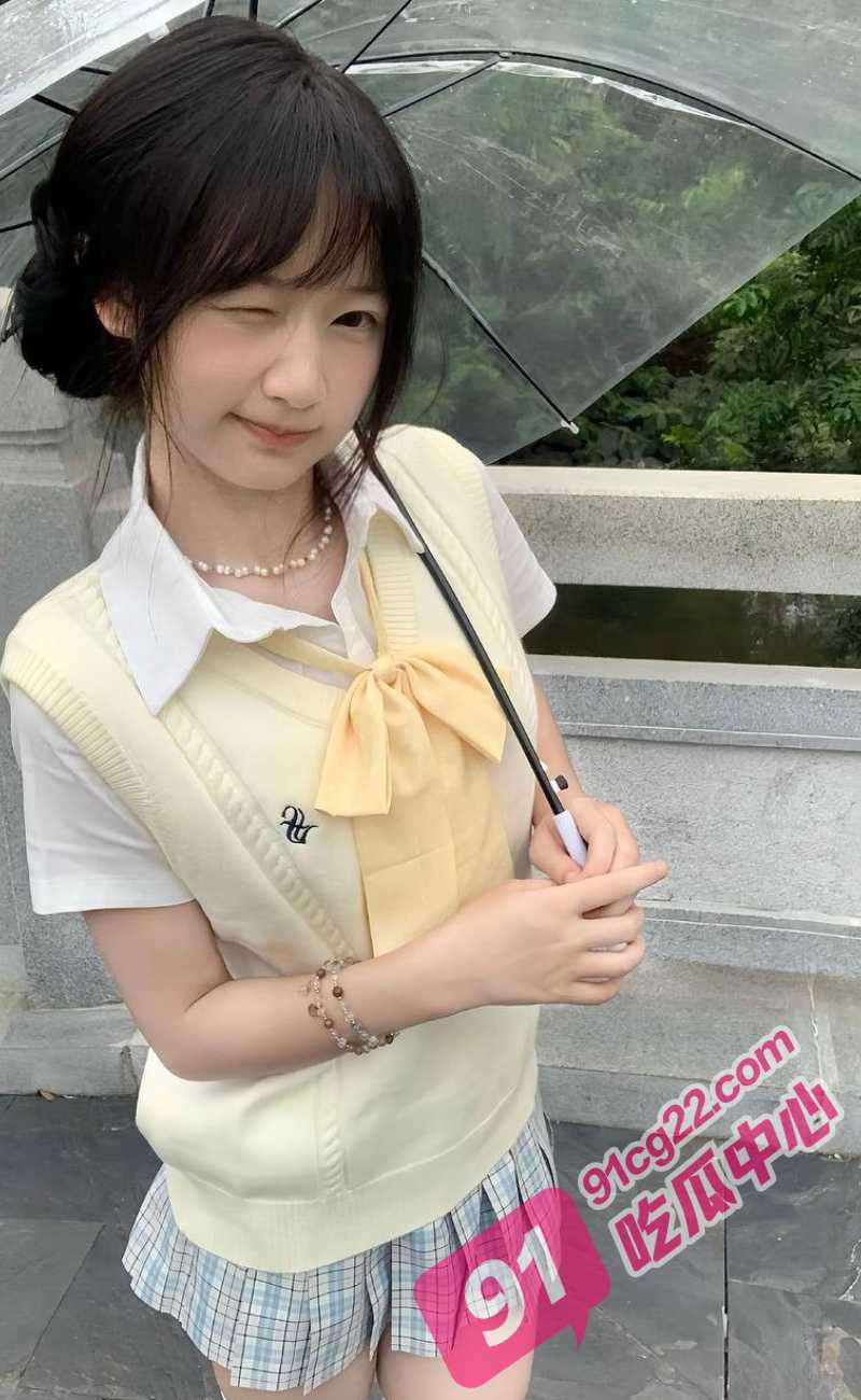 马桶上的JK骚女儿～自觉的抬起屁股让爸爸后入 配图3
